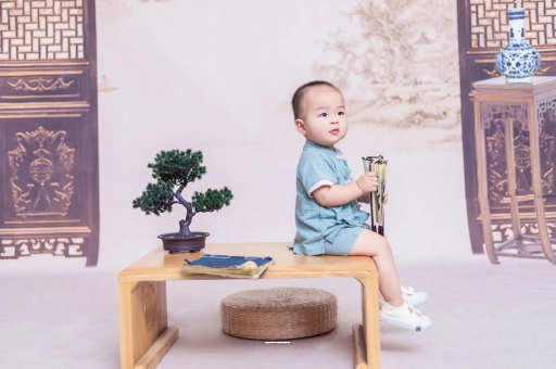 博兴女宝宝换尿布 博兴女宝宝换尿布